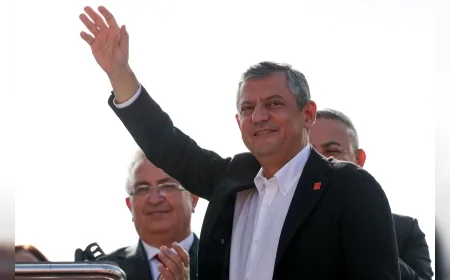 CUMHURİYET HALK PARTİSİ GENEL BAŞKANI ÖZGÜR ÖZEL: “EKREM İMAMOĞLU KOLLARINI YOKSULUN ÇOCUĞU DA HUZUR BULSUN DİYE SIVIYOR”