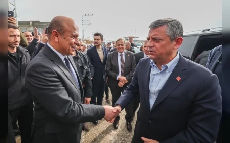 Cumhuriyet Halk Partisi Genel Başkanı Özgür Özel Nurdağı’nda: “Deprem bölgesinde darbe paranoyasına girdiler, orduyu kışladan çıkarmadılar”