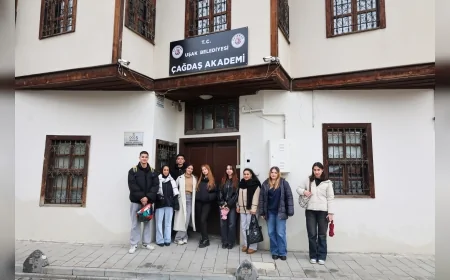 Uşak Belediyesi Ücretsiz Kurslarla Öğrencilere Parasız Bilimsel ve Çağdaş Eğitim Desteği Sağlıyor