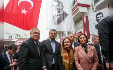 Eskişehir Büyükşehir Belediye Başkanı Ayşe Ünlüce: “Unutmadık, Unutturmayacağız” Diyerek Deprem Bölgesinde Ziyaretlerde Bulundu