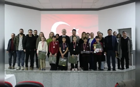 Yalova’da Ortaokullar Arası İstiklâl Marşı’nı Güzel Okuma Yarışması İl Finali Coşkuyla Yapıldı