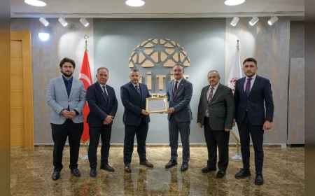 Hitit Üniversitesi’ne Sağlıklı Yaşam Çalışmaları Nedeniyle “Beslenme Dostu ve Fiziksel Aktiviteyi Destekleyen İş Yeri Belgesi” Verildi