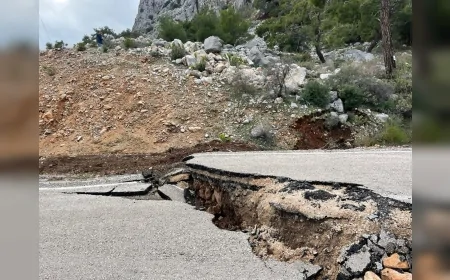 Antalya’da Sağanak Yağış Heyelana Neden Oldu: Konyaaltı Hisarçandır Yolu Ulaşıma Kapandı