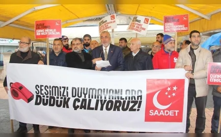 Saadet Partisi 6 Şubat depremlerinin 3. yılında 81 ilde eylem yaptı: “Sesimizi duymayanlara düdük çalıyoruz”