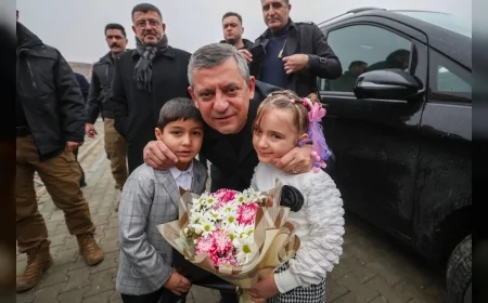 Cumhuriyet Halk Partisi Genel Başkanı Özgür Özel: “Deprem bölgesinde herkes çalıştı ama Ağbaba ve Tutdere Ankara’ya dönmedi”