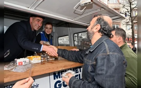 Yalova Belediyesi 6 Şubat Kahramanmaraş Depremleri’nin Yıl Dönümünde Vatandaşlara Helva İkramında Bulundu