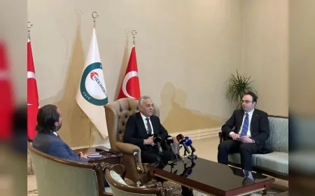 HEKİM-SEN GENEL BAŞKANI UZM. DR. ADİL KURBAN’IN SAHADAN SENDİKAL MÜCADELEYE UZANAN YOLCULUĞUNU ANLATAN BELGESEL YAYIMLANDI