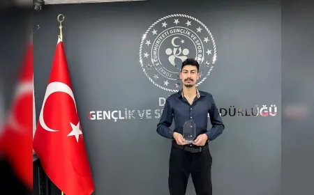 Psikolog Ömer Ünal Türkiye’nin Toplumsal Ruh Halini Yazdı: “Bir Ülke Ancak Kendinden Kaçmayı Bıraktığında İyileşir”