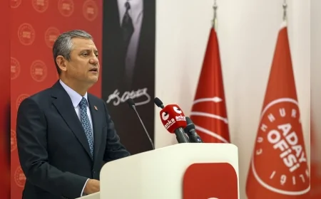 Cumhuriyet Halk Partisi Genel Başkanı Özgür Özel: “Ekrem İmamoğlu’nu esir alarak bu yürüyüşü durduracaklarını sananları yine büyük bir hüsran bekliyor”