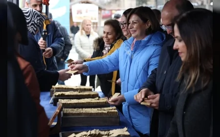 Eskişehir Büyükşehir Belediye Başkanı Ayşe Ünlüce Yerel Tohum Takas Günleri’nin İlk Tohumlarını Seyitgazi’de Dağıttı