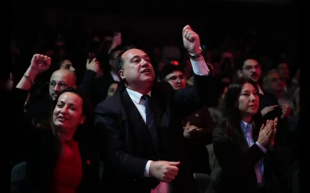 Manisa Büyükşehir Belediyesi Gençlik Senfoni Orkestrası İlk Konserinde Ayakta Alkışlandı