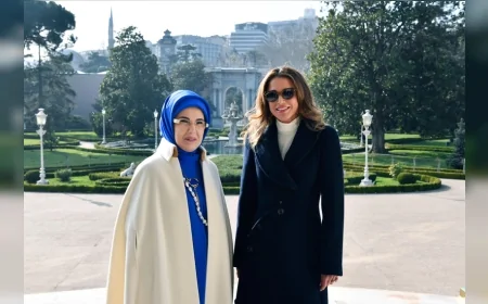 Cumhurbaşkanı Erdoğan’ın Eşi Emine Erdoğan, Ürdün Kraliçesi Rania Al Abdullah’ı Dolmabahçe Sarayı’nda Ağırladı