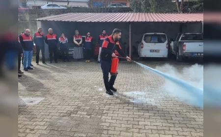 Bayat Belediyesi İtfaiyesinden İlçe Tarım ve Orman Müdürlüğü Personeline Yangın Söndürme Tatbikatı