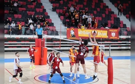 Çorum Belediye Başkanı Halil İbrahim Aşgın Tokat Belediye-Galatasaray Play-Off Maçını Protokol Tribününden Takip Etti