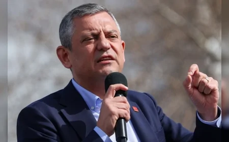 Cumhuriyet Halk Partisi Genel Başkanı Özgür Özel: “89’uncu kez meydandayız, eylemdeyiz; durmadık, durmayacağız”