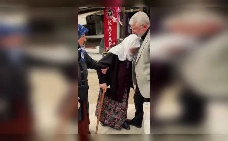 Çorum Belediye Başkanı Dr. Halil İbrahim Aşgın: “Allah var, gam yok” diyerek yaşlı kadının gönlünü kazandı