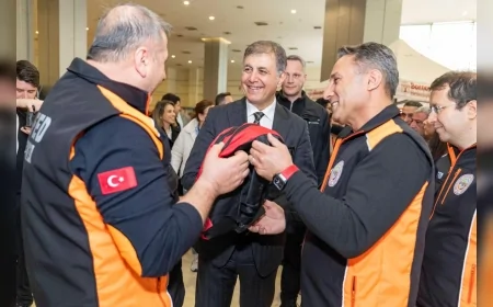 İzmir Büyükşehir Belediye Başkanı Dr. Cemil Tugay: “Birden fazla yangın uçağı kiralamaya hazırız”