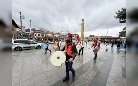 Çorum’da Ramazan Davulcuları 49 Kişilik Ekiple Göreve Hazır: “Geleneklerimizi Yaşatmaya Devam Edeceğiz”
