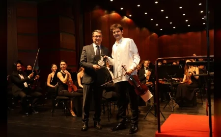 Eskişehir Büyükşehir Belediyesi Senfoni Orkestrası’ndan Burak Tüzün Yönetiminde Çaykovski Gecesi