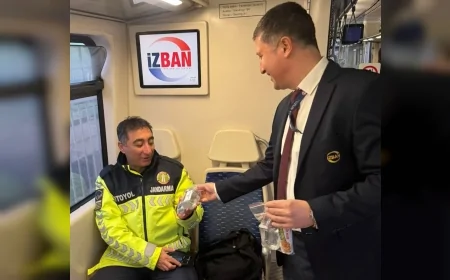 İZBAN Ramazan’ın İlk Gününde Trenlerde İftar İkramı Yaptı: “Bereketli Soframızı Trenlerimize Taşıdık”