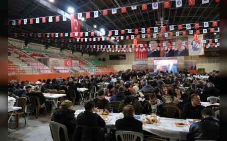 Çorum Belediyesi Ramazan Ayının İlk İftar Sofrasında Vatandaşlarla Buluştu ve İlk Oruç Açıldı