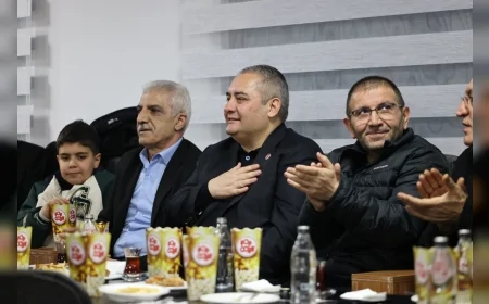 KEÇİÖREN BELEDİYE BAŞKANI DR. MESUT ÖZARSLAN ÂŞIKLAR KIRAATHANESİ’NDE DÜZENLENEN RAMAZAN BULUŞMASINA KATILDI