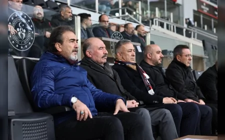 Çorum Valisi Ali Çalgan, Arca Çorum FK’nın 2-0’lık galibiyetini tribünden takip etti