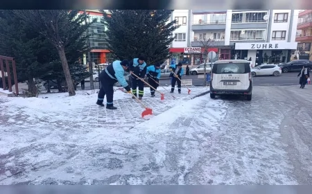 Pursaklar Belediye Başkanı Ertuğrul Çetin: “Buzlanmaya Anında Müdahale Ediyor, Yollarımızı Güvenli Hale Getiriyoruz”