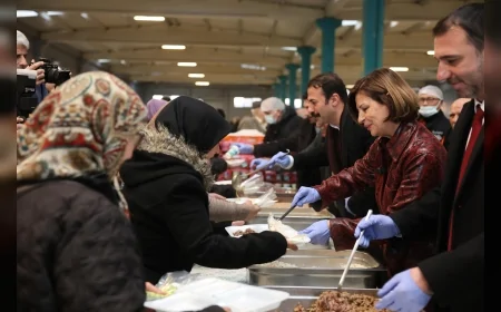 ESKİŞEHİR BÜYÜKŞEHİR BELEDİYE BAŞKANI AYŞE ÜNLÜCE: “RAMAZAN AYINDA BİR ARAYA GELMEK HEPİMİZİ DAHA DA YAKINLAŞTIRIYOR”