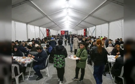 ETİMESGUT’TA RAMAZAN SOFRALARI DÖRT NOKTADA BİNLERCE VATANDAŞI AYNI MASADA BULUŞTURUYOR