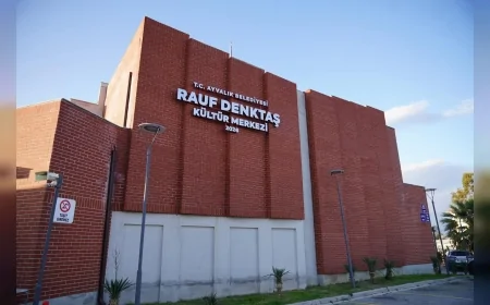 AYVALIK BELEDİYE BAŞKANI MESUT ERGİN: “RAUF DENKTAŞ KÜLTÜR MERKEZİ SANAT YOLCULUĞUMUZA GÜÇLÜ BİR ADIM OLDU”