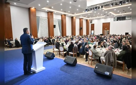 ALTINDAĞ BELEDİYE BAŞKANI DR. VEYSEL TİRYAKİ AYDINLIKEVLER SAKİNLERİYLE İFTAR SOFRASINDA BULUŞTU