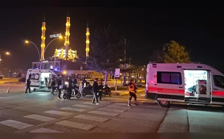 Çorum’da Işıklı Kavşakta İki Motosiklet Çarpıştı 2 Sürücü Yaralandı