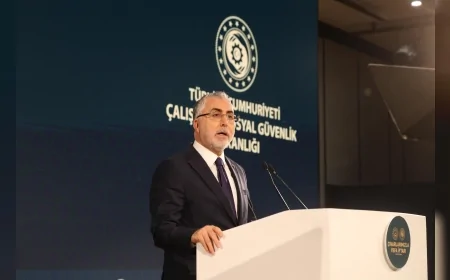 Çalışma ve Sosyal Güvenlik Bakanı Prof. Dr. Vedat Işıkhan: “İşsizlik oranı 33 aydır tekli hanelerde seyrediyor”