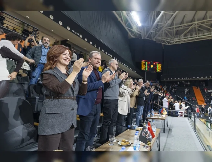 Mersin Büyükşehir Belediye Başkanı Vahap Seçer: “MSK, Bahçeşehir Koleji’ni Evinde 87-80 Mağlup Etti”