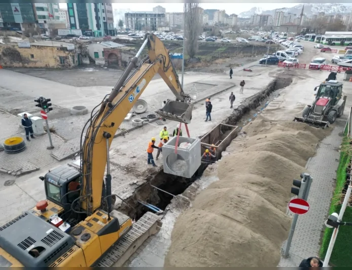 Kayseri Büyükşehir Belediyesi Kartal Kavşağı Projesi İçin 22 Milyon TL’yi Aşan Altyapı Çalışmasını Sürdürüyor