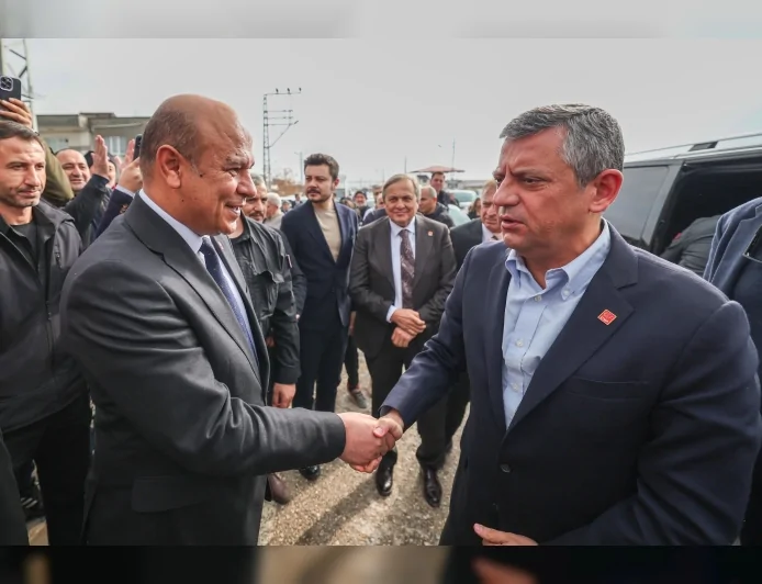 Cumhuriyet Halk Partisi Genel Başkanı Özgür Özel Nurdağı’nda: “Deprem bölgesinde darbe paranoyasına girdiler, orduyu kışladan çıkarmadılar”