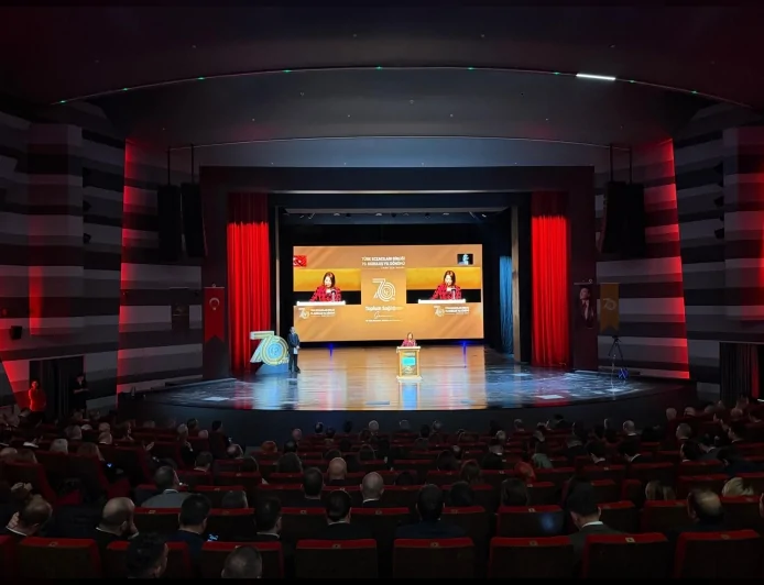 Türk Eczacıları Birliği’nin 70. yılında Demirci: “Eczacının ölçüsü kazanç değil insandır”