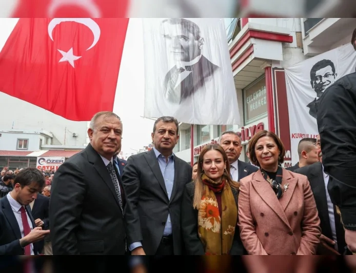 Eskişehir Büyükşehir Belediye Başkanı Ayşe Ünlüce: “Unutmadık, Unutturmayacağız” Diyerek Deprem Bölgesinde Ziyaretlerde Bulundu