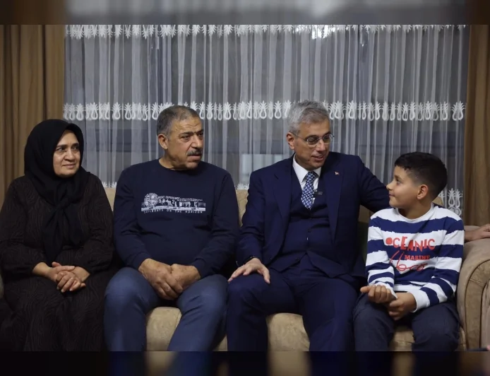 Sağlık Bakanı Kemal Memişoğlu Hatay’da: “Bu Millet En Zor Zamanında Bir Araya Gelerek Ayağa Kalktı”