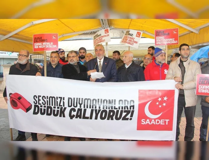 Saadet Partisi 6 Şubat depremlerinin 3. yılında 81 ilde eylem yaptı: “Sesimizi duymayanlara düdük çalıyoruz”