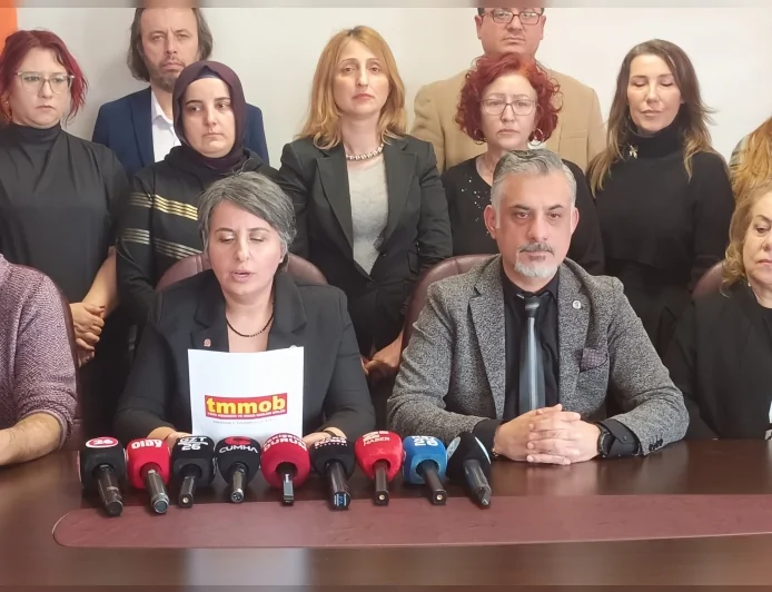 TMMOB İKK Çalışma Grubu Başkanı Duygu Karaca: “Deprem öldürmez ihmal öldürür, enkaz yalnızca binalar değildir”