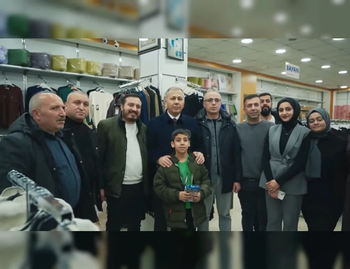 İçişleri Bakanı Ali Yerlikaya Adıyaman’da Depremzede Aileyi Ziyaret Etti: “Devletimiz Afetzede Vatandaşlarımızın Yanında Olmaya Devam Edecek”