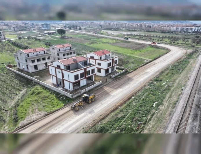 Manisa Büyükşehir Belediyesi’nden Salihli’de Modern Yol Hamlesi Yeni Tesisten Çıkan Asfalt Hacıbektaşlı’ya Serildi