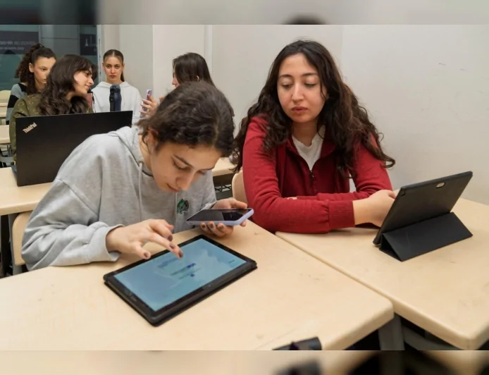 İzmir Büyükşehir Belediyesi’nden öğrencilere yapay zekâ destekli matematik hamlesi genişletildi