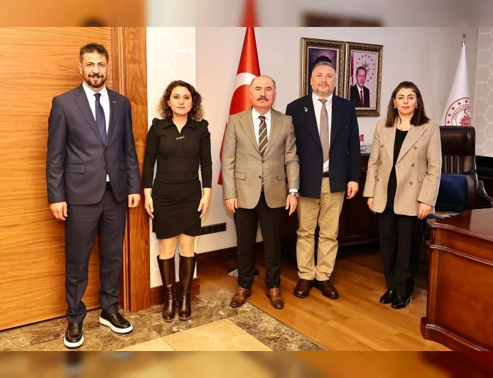 Çorum Valisi Ali Çalgan Eğitim-İş Çorum Şube Başkanı Tuba Demirel’i Makamında Kabul Etti