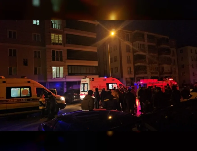 Çorum’da Apartman Dairesinde Yangın 2’si Çocuk 4 Kişi Dumandan Etkilendi