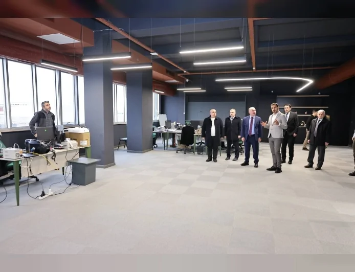 Çorum Valisi Ali Çalgan Çorum OSB’de Faaliyet Gösteren ArGesim Teknoloji AŞ’yi Ziyaret Etti