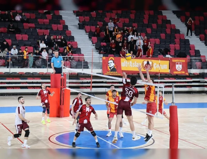 Çorum Belediye Başkanı Halil İbrahim Aşgın Tokat Belediye-Galatasaray Play-Off Maçını Protokol Tribününden Takip Etti