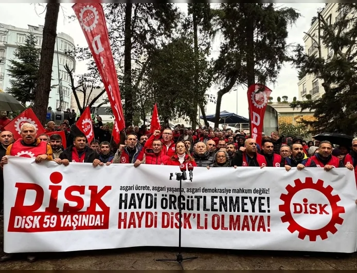 DİSK Genel Başkanı Arzu Çerkezoğlu: “Asgari ücrete, asgari yaşama, asgari demokrasiye mahkûm değiliz”